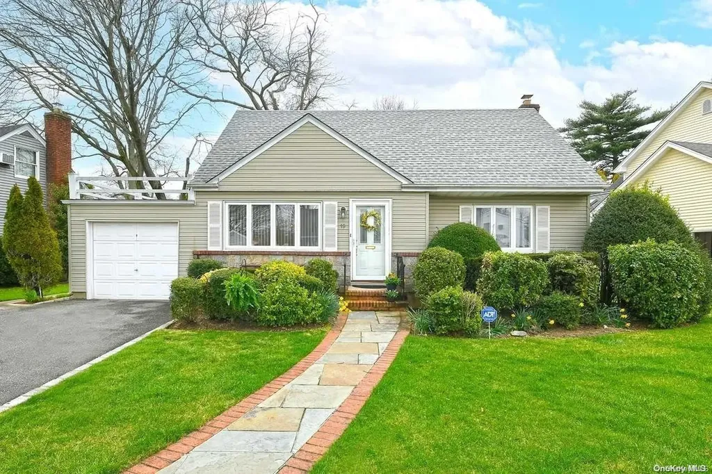 19 Rose Lane Merrick NY 11566