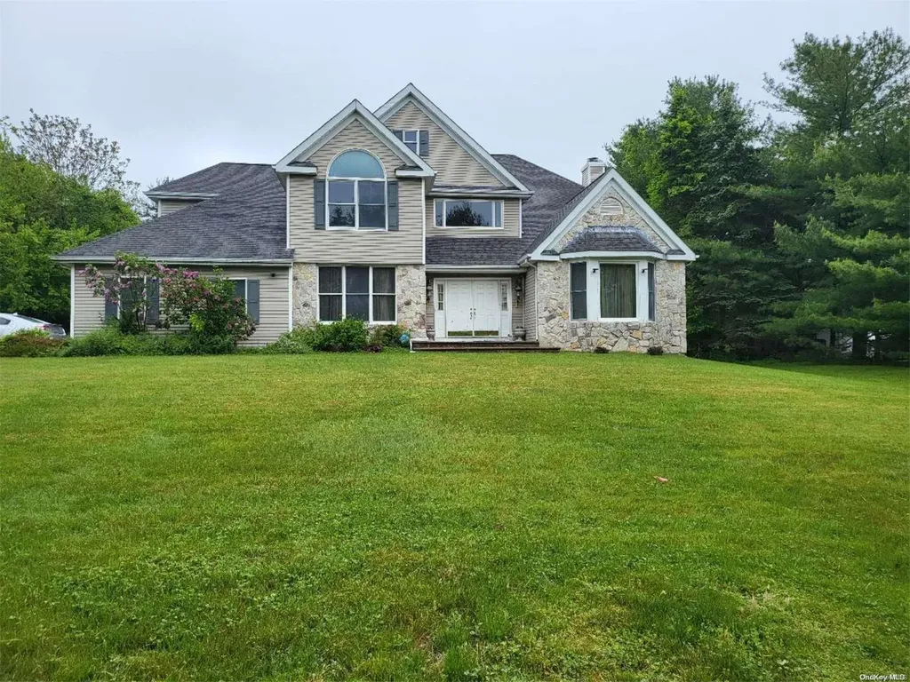 5 Sugar Maple Court Dix Hills NY 11746
