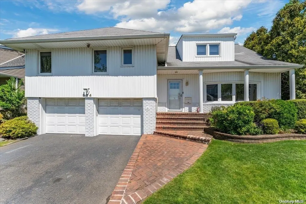 924 Eileen Terrace Woodmere NY 11598