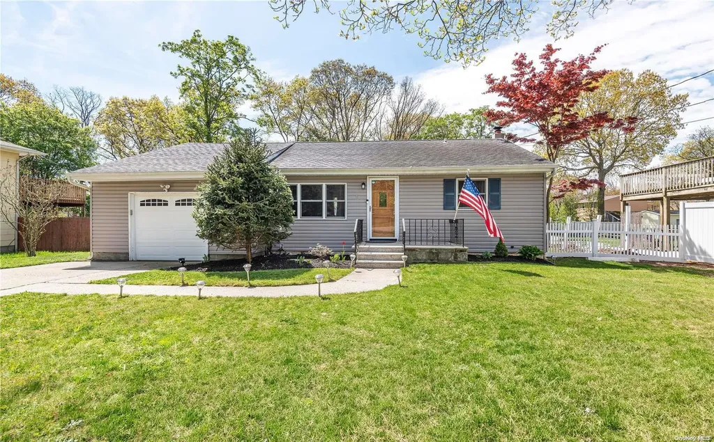 8 Applegate Drive Mastic NY 11950