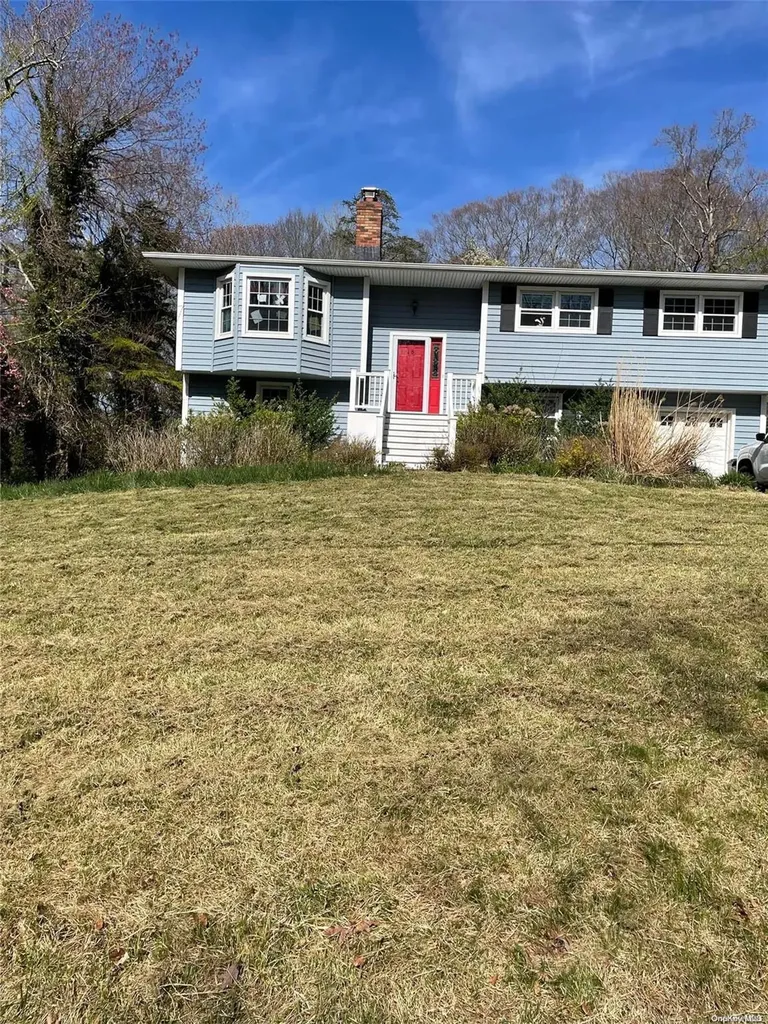 16 Linda Lane E Riverhead NY 11901