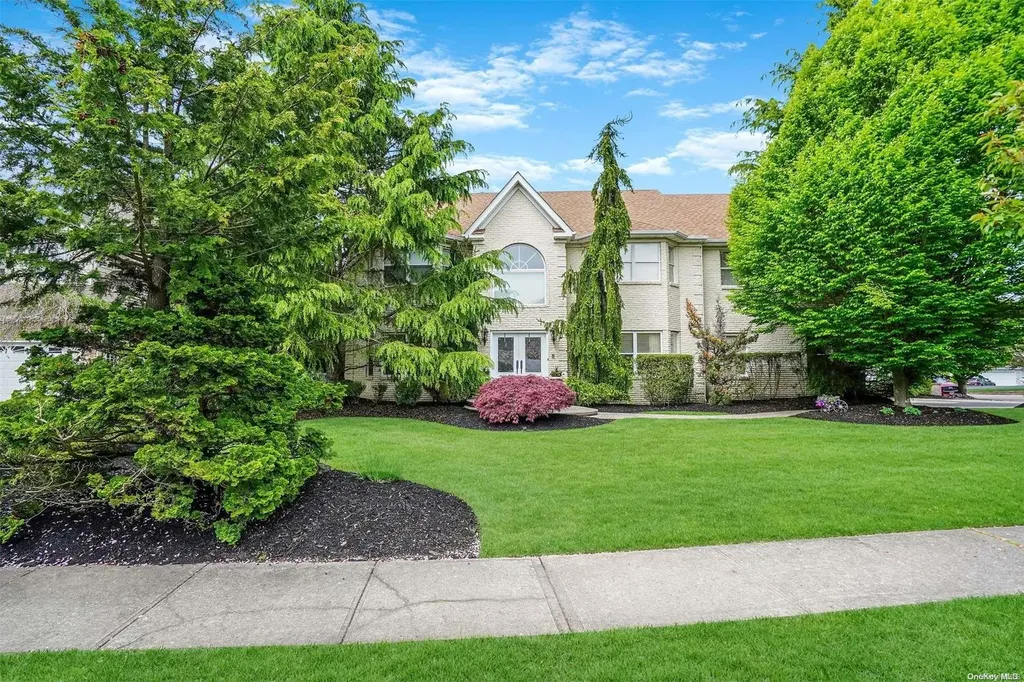 25 White Cliff Lane Nesconset NY 11767