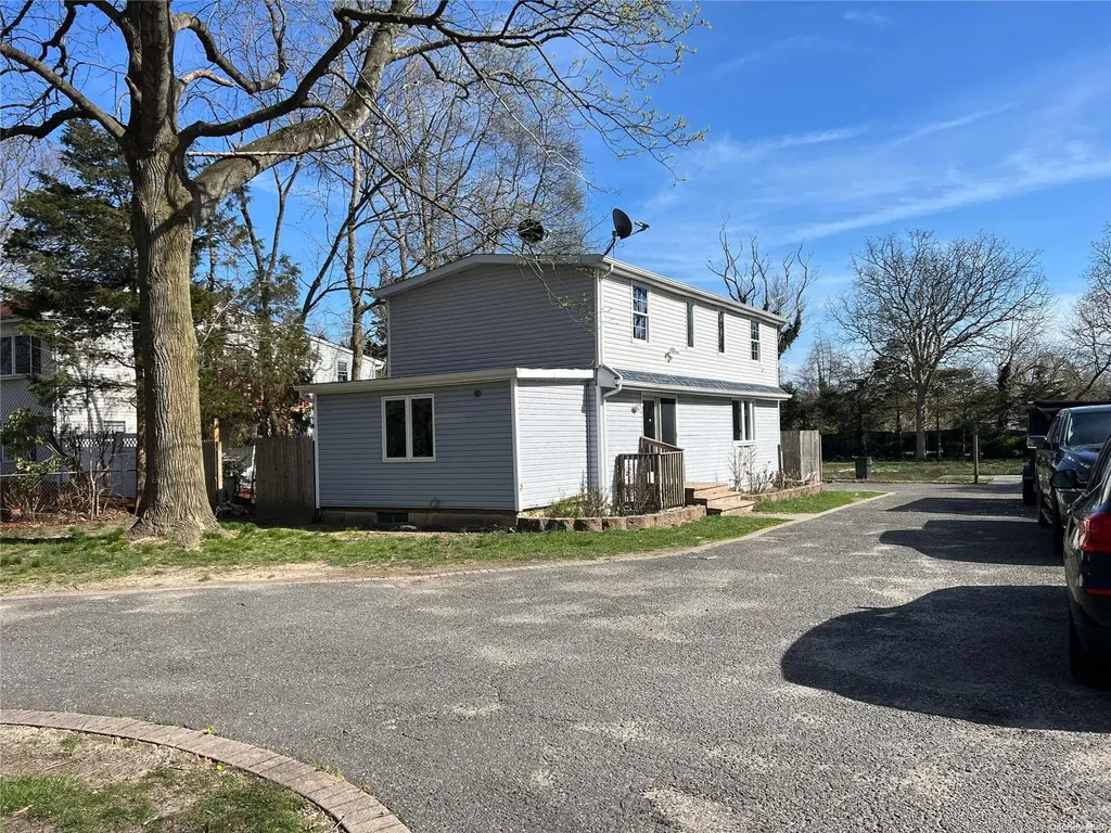 90 Bushwick Avenue Central Islip NY 11722