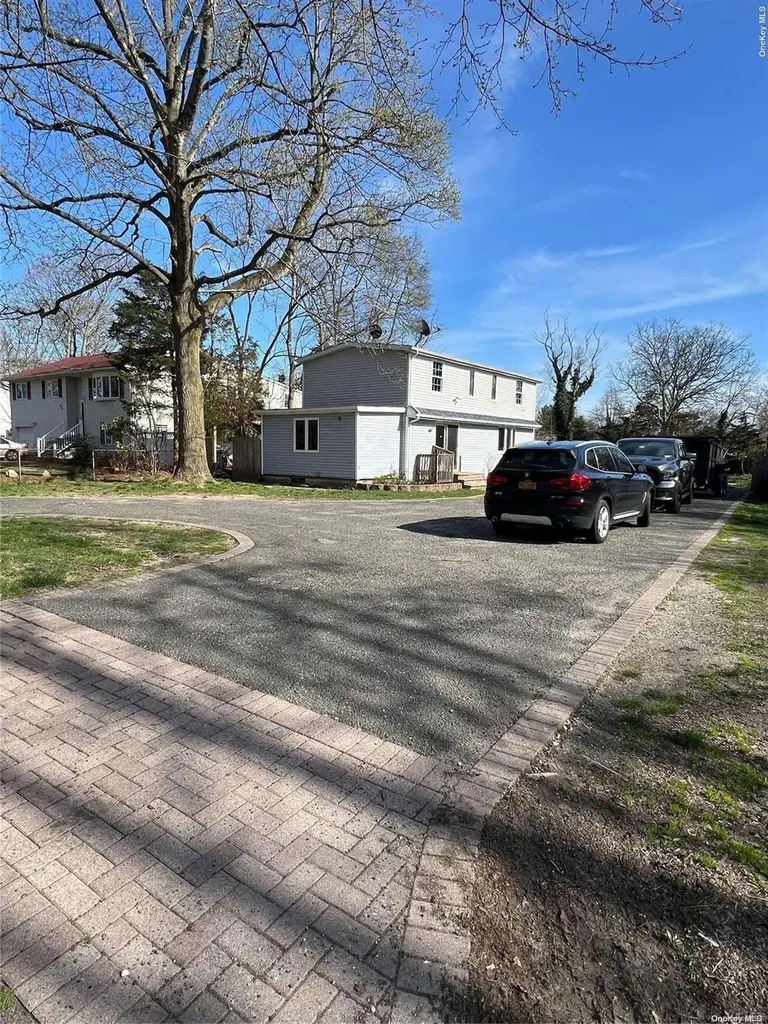 90 Bushwick Avenue Central Islip NY 11722