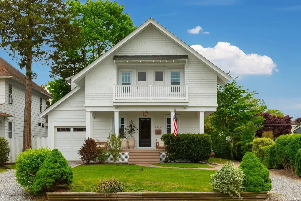 109 S Bay Avenue Brightwaters NY 11718
