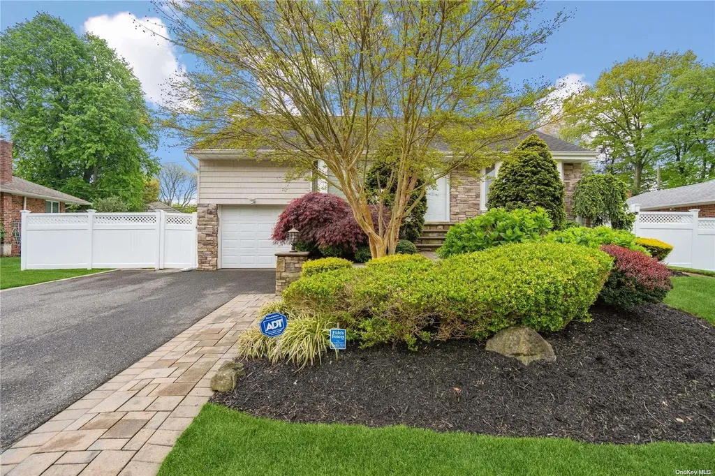 35 Deer Path Lane Syosset NY 11791