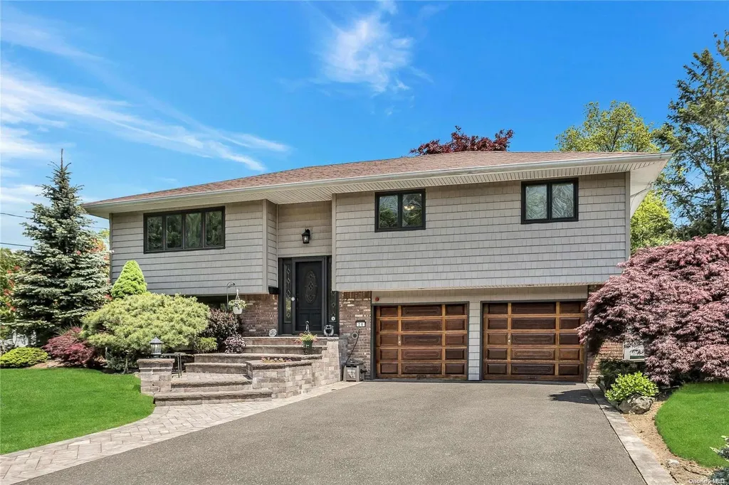 28 Fairway Drive Old Bethpage NY 11804