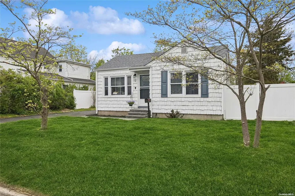 72 Conklin Avenue Patchogue NY 11772