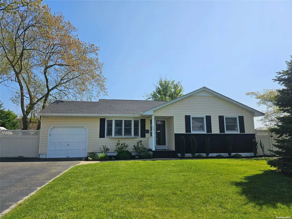 330 Carnation Road West Islip NY 11795