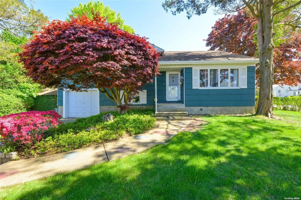 2 Circle Drive Syosset NY 11791