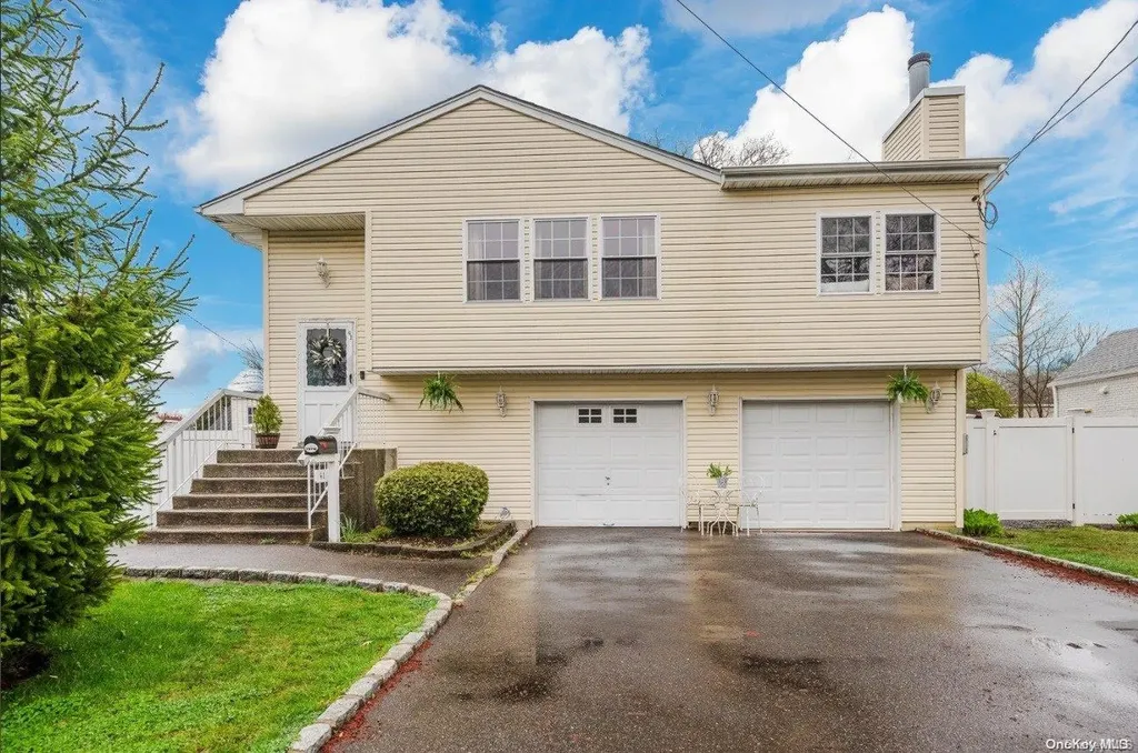 41 Kenyon Avenue West Babylon NY 11704