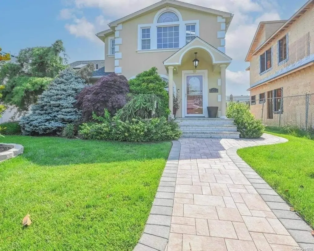 155 Pollok Place Syosset NY 11791