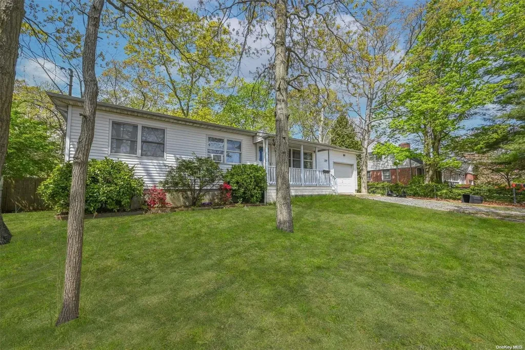 184 Ralph Avenue Babylon NY 11702