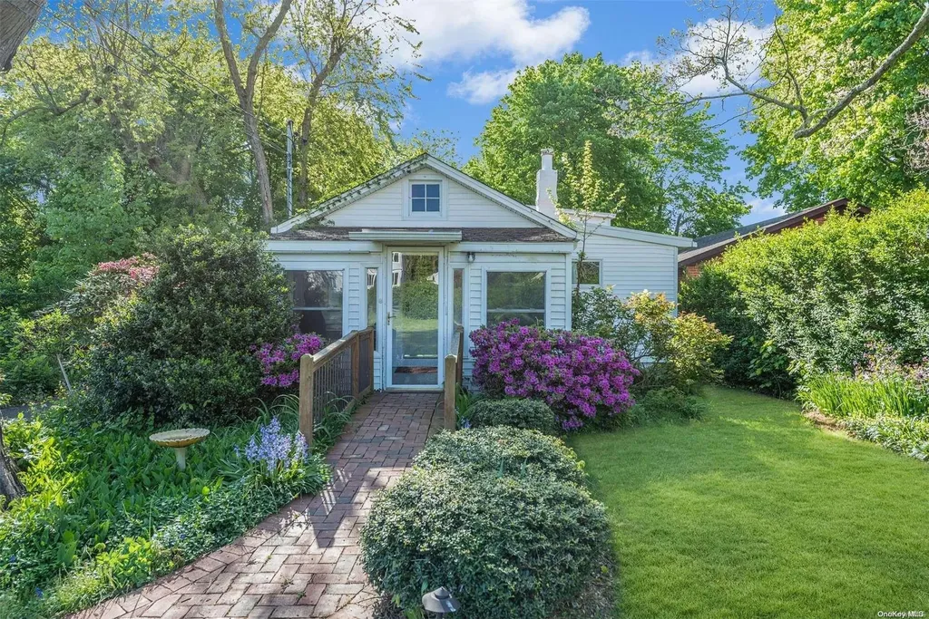 7 Maple Avenue Stony Brook NY 11790