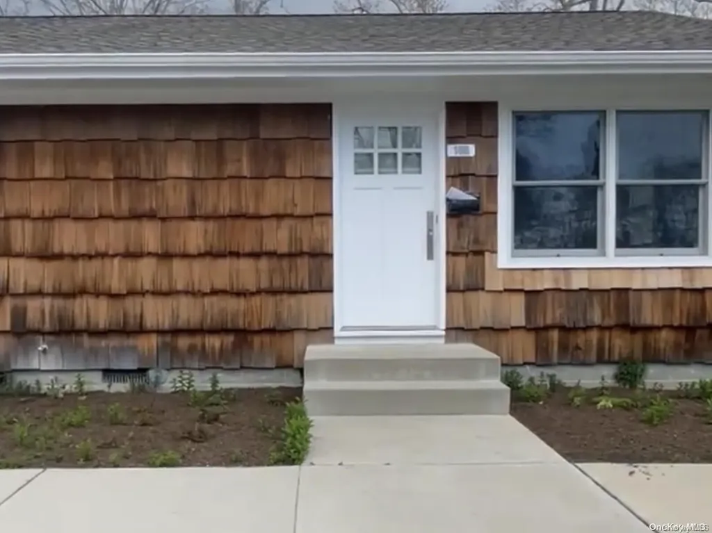 10 Mortimer Street Westhampton Beach NY 11978