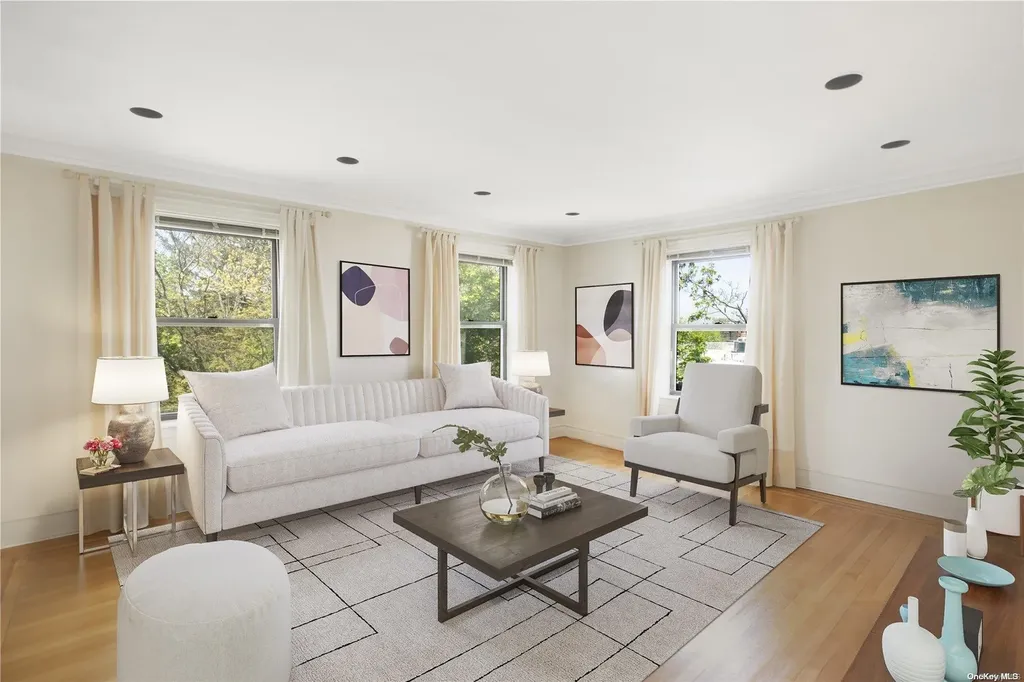 37 Brompton Road Great Neck NY 11021