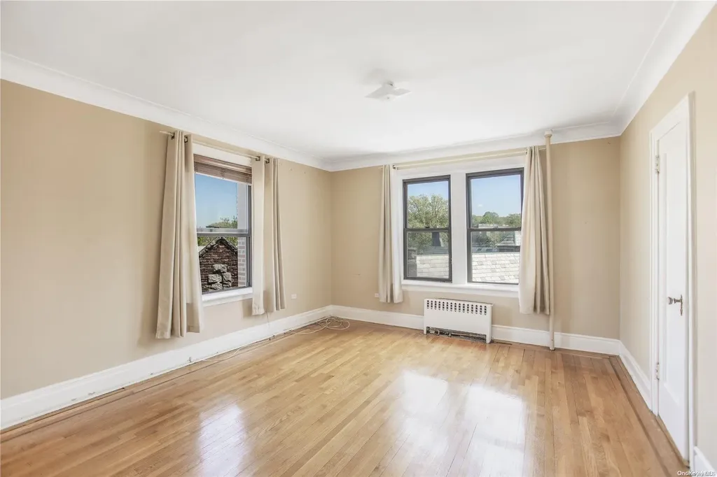 37 Brompton Road Great Neck NY 11021