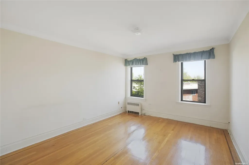 37 Brompton Road Great Neck NY 11021