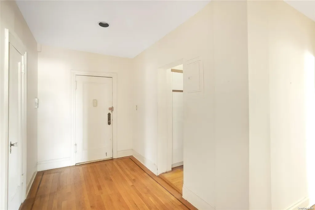 37 Brompton Road Great Neck NY 11021