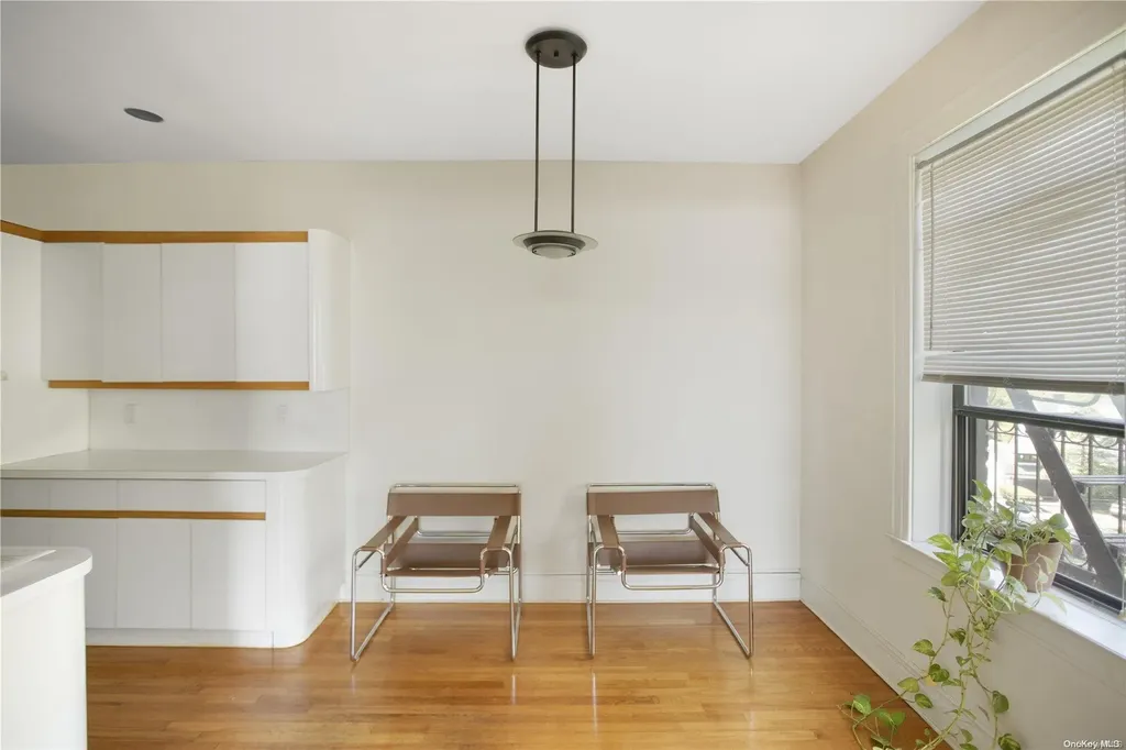 37 Brompton Road Great Neck NY 11021