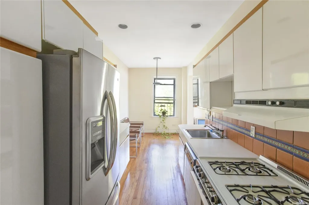 37 Brompton Road Great Neck NY 11021