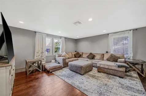 3 Pennaquid Road Coram NY 11727