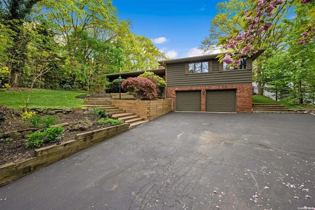 93 Washington Boulevard Commack NY 11725