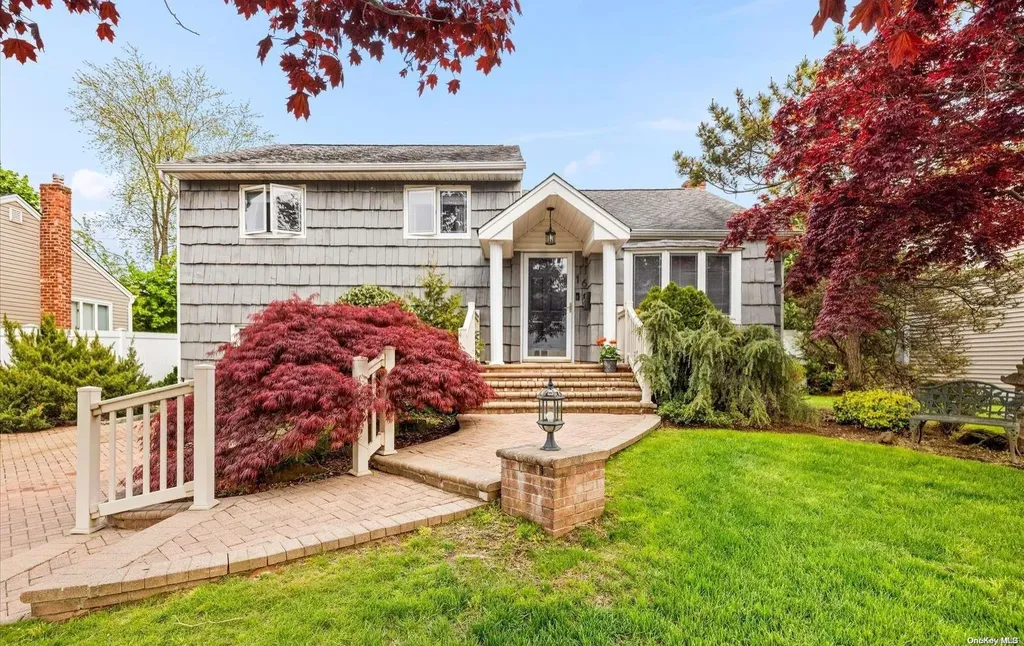 16 Nautilus Avenue Plainview NY 11803