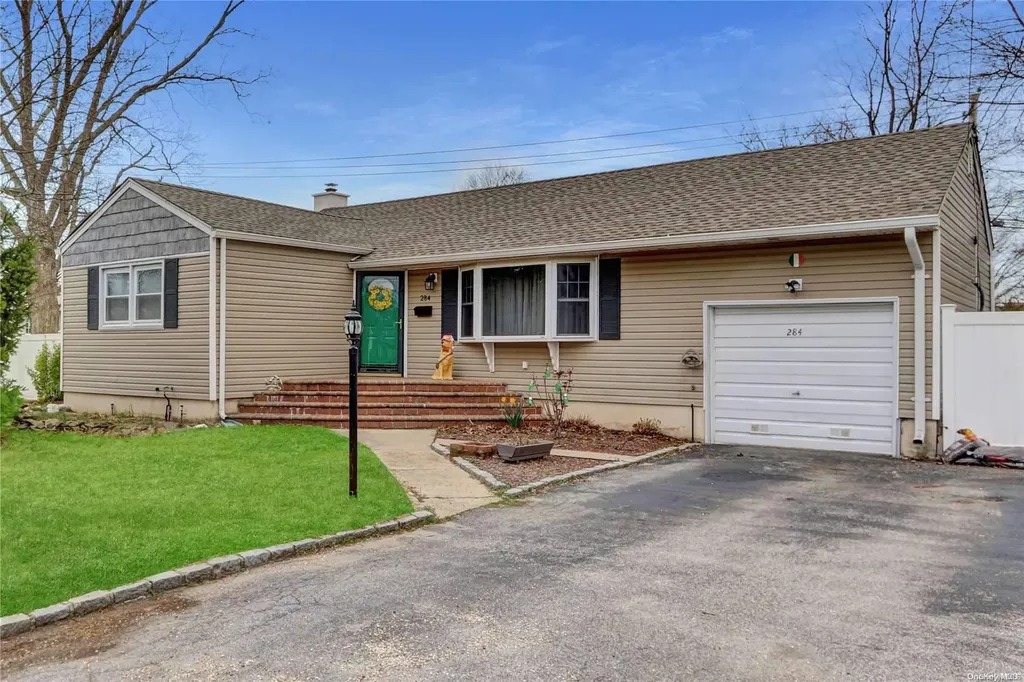284 Carlls Path Deer Park NY 11729