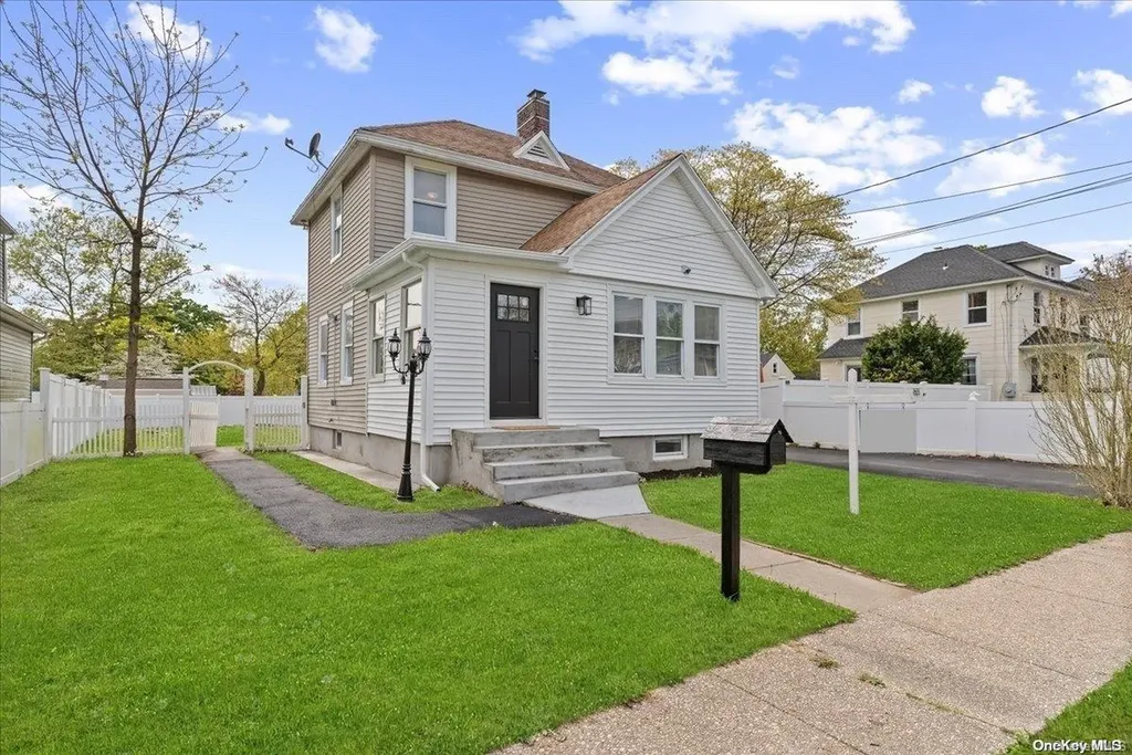 32 Belford Avenue Bay Shore NY 11706