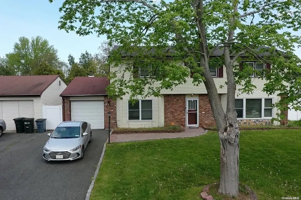 38 Orleans Green Coram NY 11727