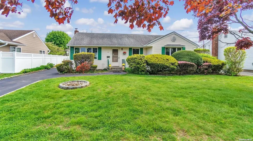 31 Coronet Crescent Bethpage NY 11714