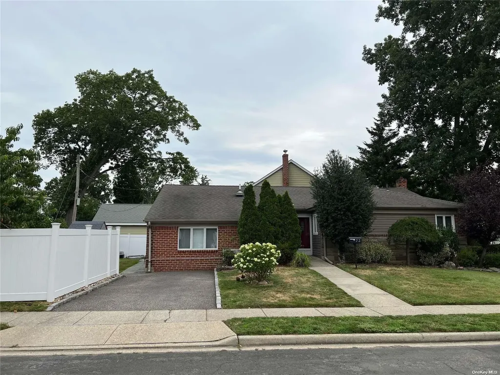 72 Willets Drive Syosset NY 11791