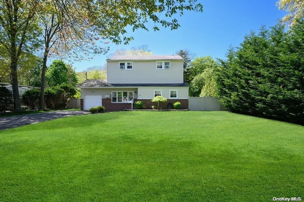 1029 Martinstein Avenue Bay Shore NY 11706