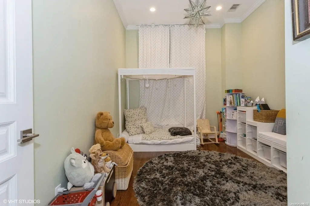 260 Central Avenue Lawrence NY 11559