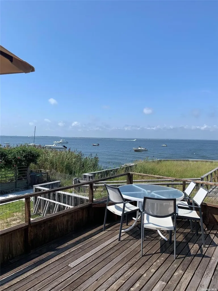 6 Sloop Walk Ocean Beach NY 11770