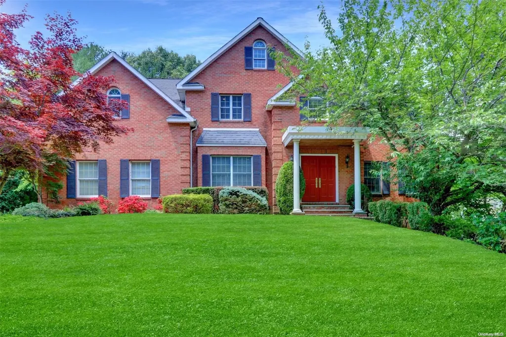 51 Davis Lane Roslyn NY 11576