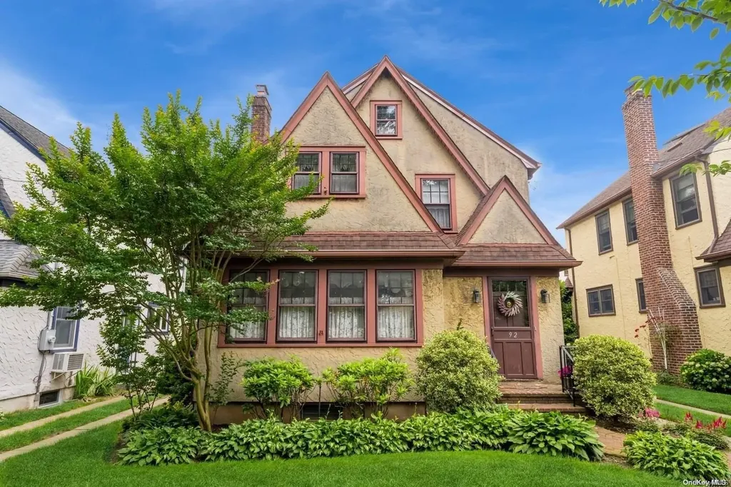 92 Walnut Avenue Floral Park NY 11001