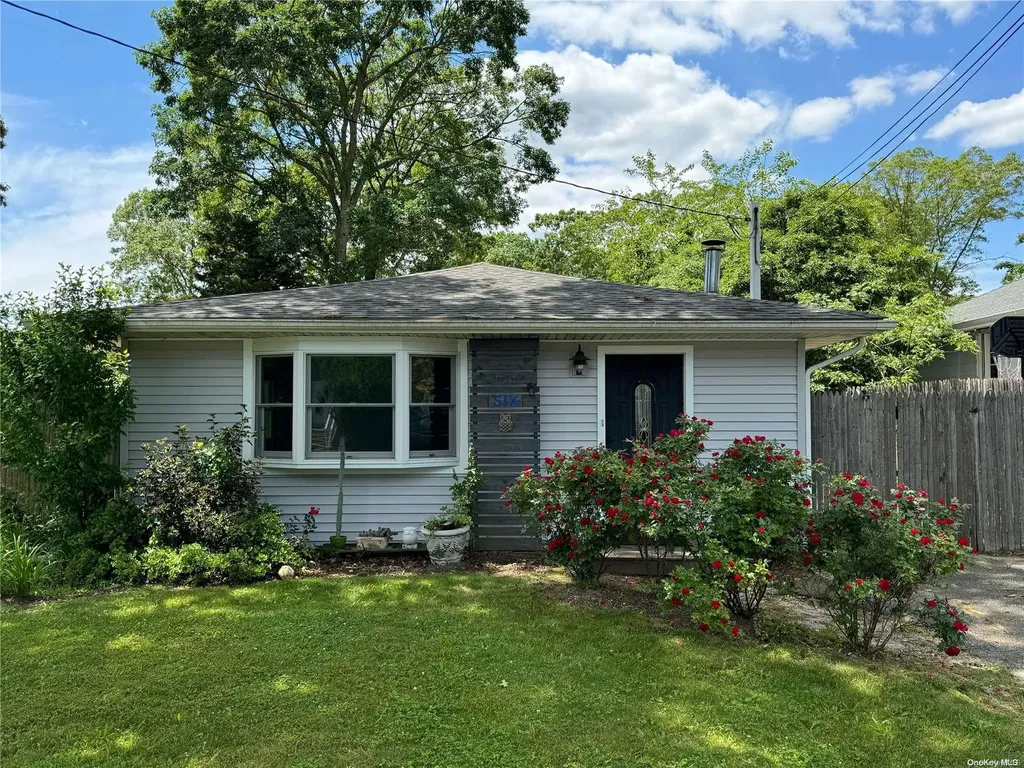 6 Bonny Drive Mastic NY 11950