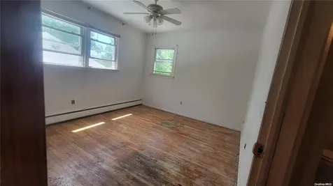 125 W Alhambra Avenue Lindenhurst NY 11757