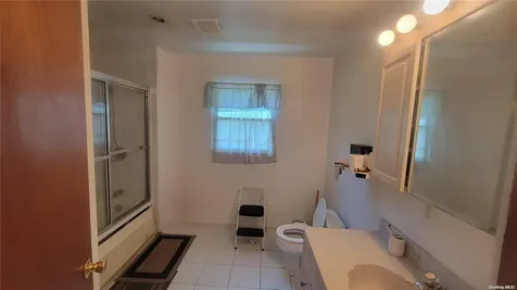 125 W Alhambra Avenue Lindenhurst NY 11757