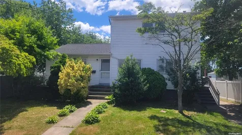 125 W Alhambra Avenue Lindenhurst NY 11757