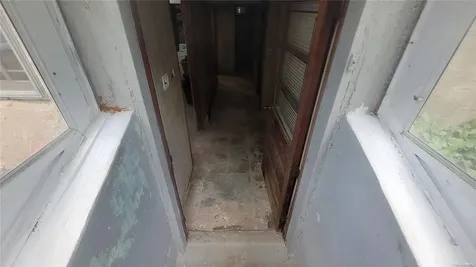 125 W Alhambra Avenue Lindenhurst NY 11757