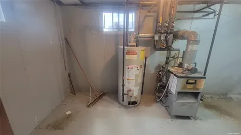 125 W Alhambra Avenue Lindenhurst NY 11757