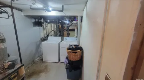 125 W Alhambra Avenue Lindenhurst NY 11757