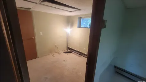 125 W Alhambra Avenue Lindenhurst NY 11757