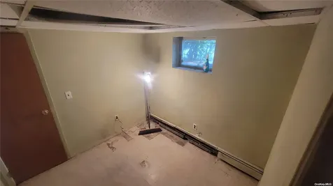 125 W Alhambra Avenue Lindenhurst NY 11757