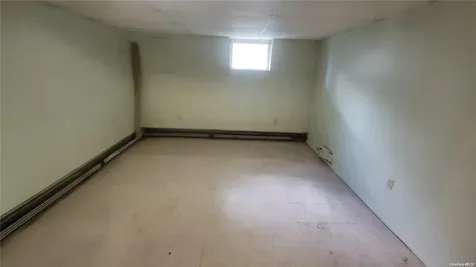 125 W Alhambra Avenue Lindenhurst NY 11757