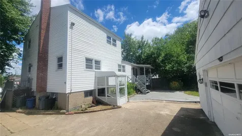 125 W Alhambra Avenue Lindenhurst NY 11757
