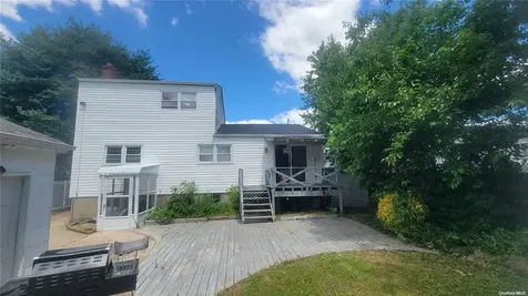 125 W Alhambra Avenue Lindenhurst NY 11757